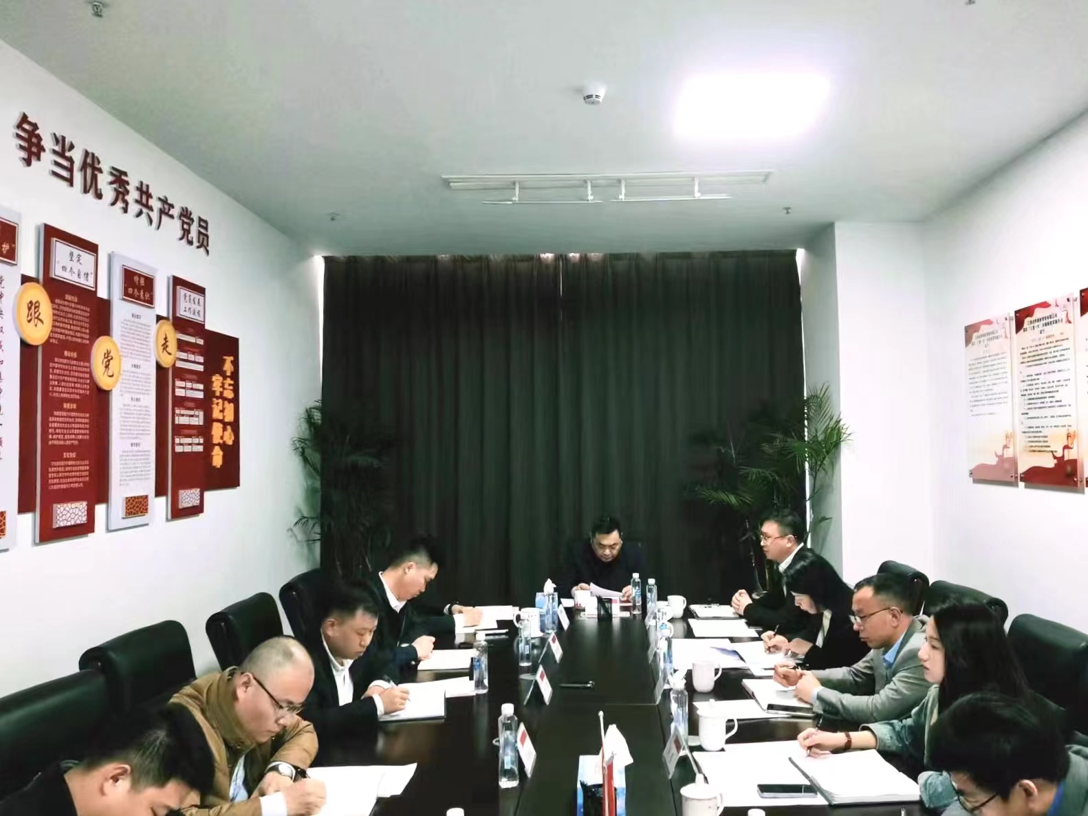 省供銷集團黨委書記、董事長陳立新一行到 省供銷新零售公司調(diào)研座談